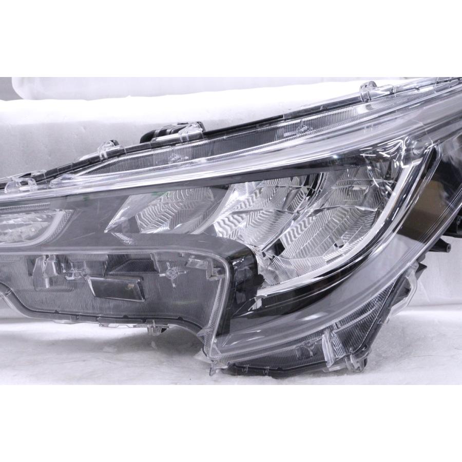 32-870☆LED NRE210H カローラスポーツ HV☆左ヘッドライト KOITO 12