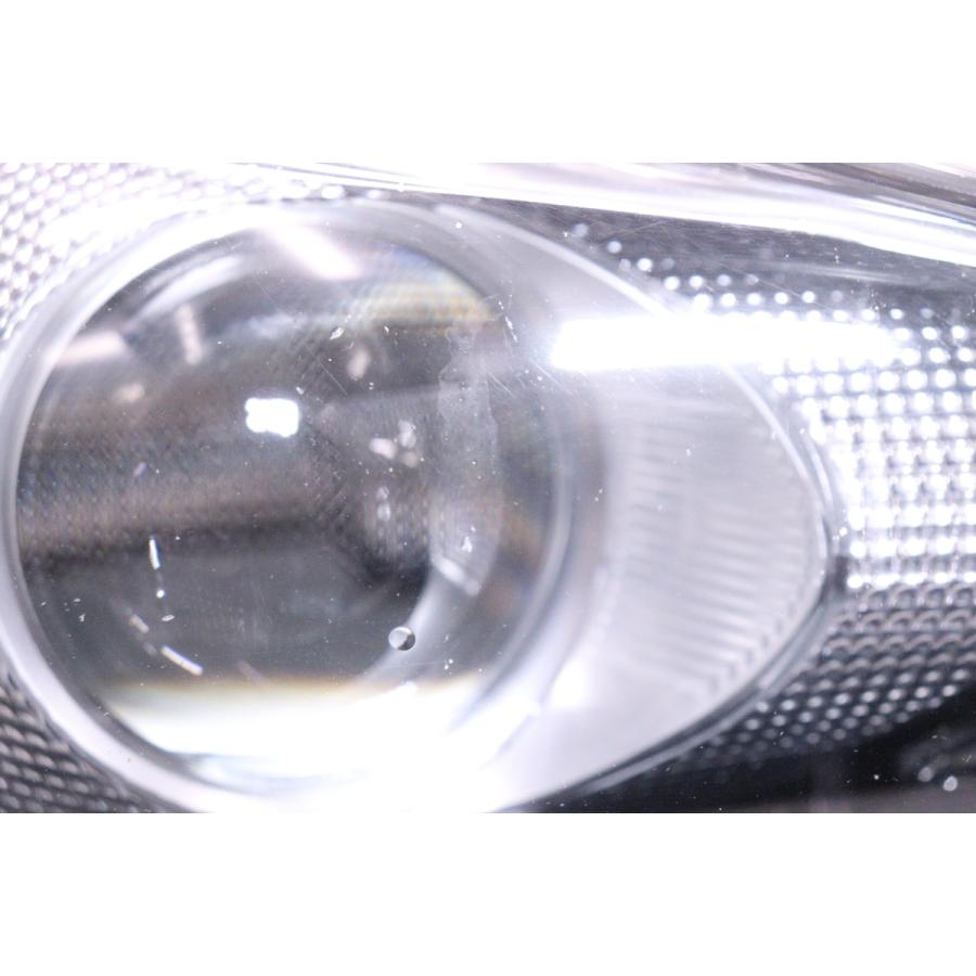 32-929☆【値下】前期 LED ZVW50 プリウス☆右ヘッドライト KOITO 47