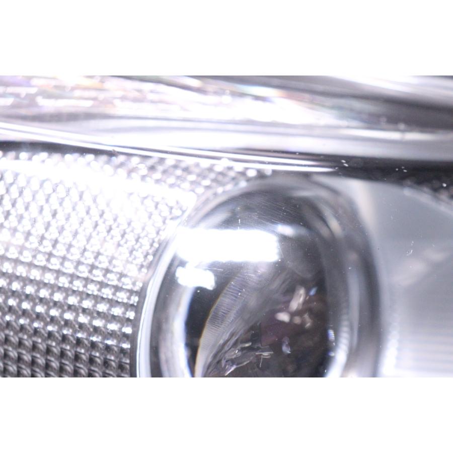 32-929☆【値下】前期 LED ZVW50 プリウス☆右ヘッドライト KOITO 47