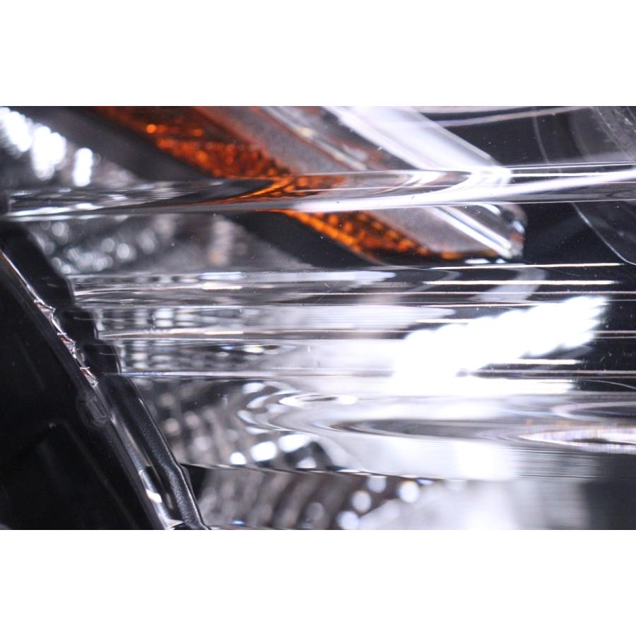 32-929☆【値下】前期 LED ZVW50 プリウス☆右ヘッドライト KOITO 47