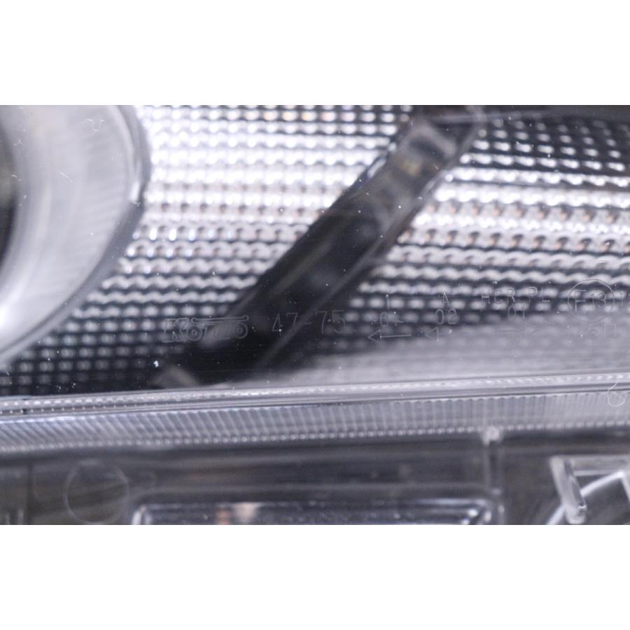 32-929☆【値下】前期 LED ZVW50 プリウス☆右ヘッドライト KOITO 47
