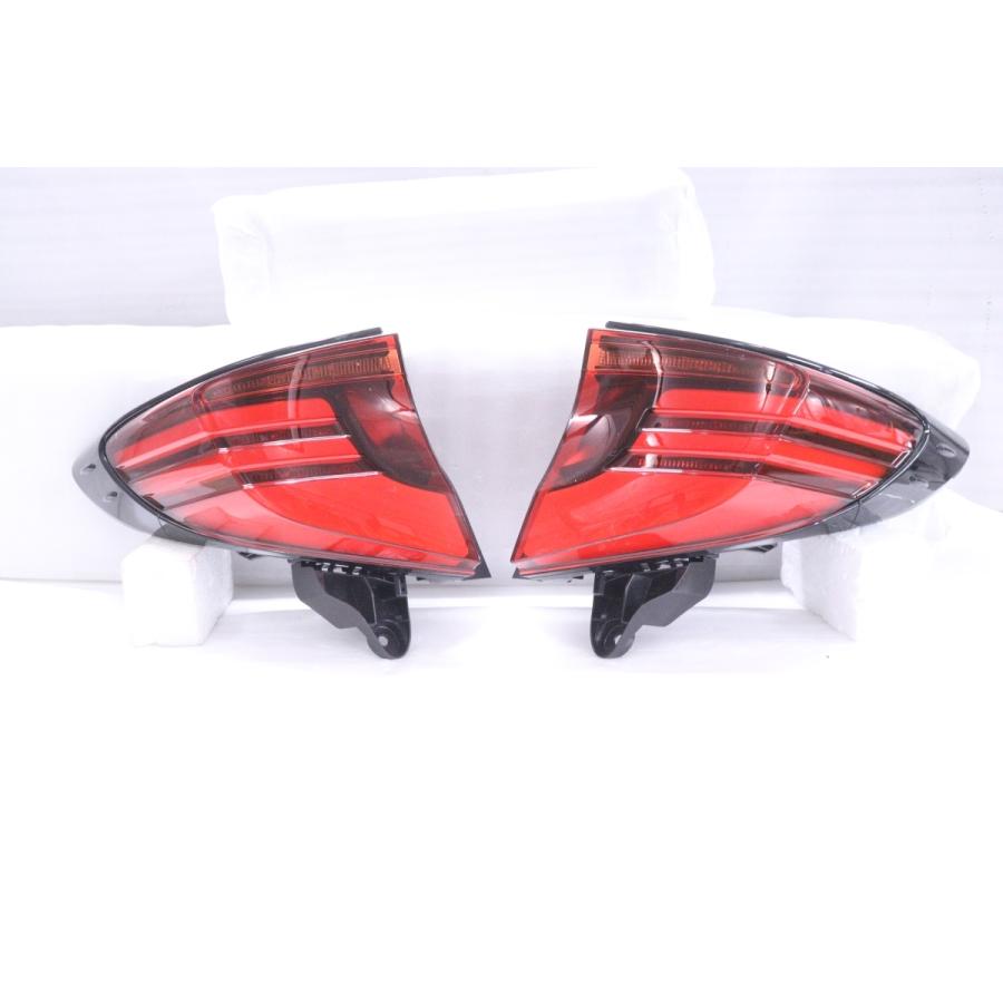 33-1119☆【値下】美品☆後期 LED NGX10 C-HR☆左右テールライト KOITO