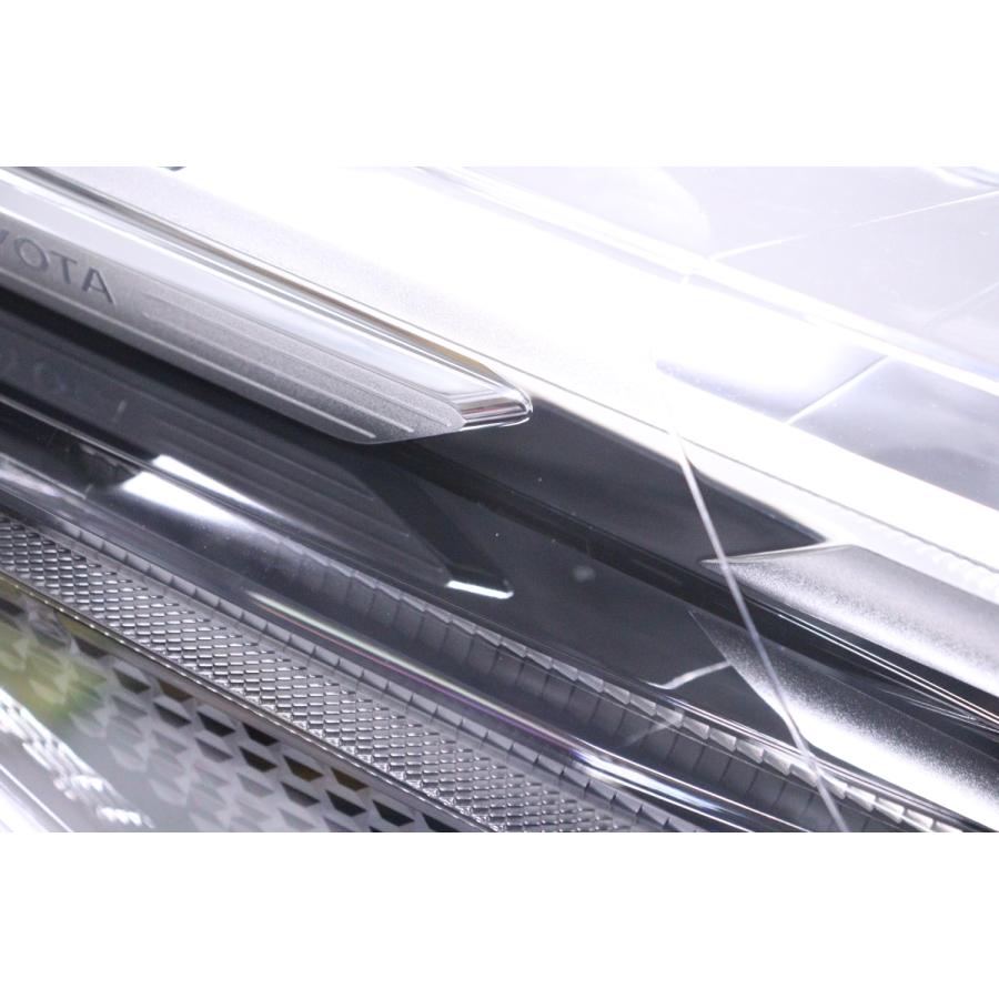 33-1800☆【値下】美品☆LED ZVG11 カローラクロス☆右ヘッドライト