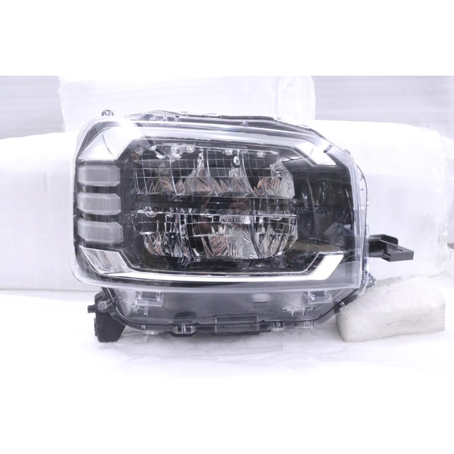 ダイハツ タフト 右ヘッドライト LA910S