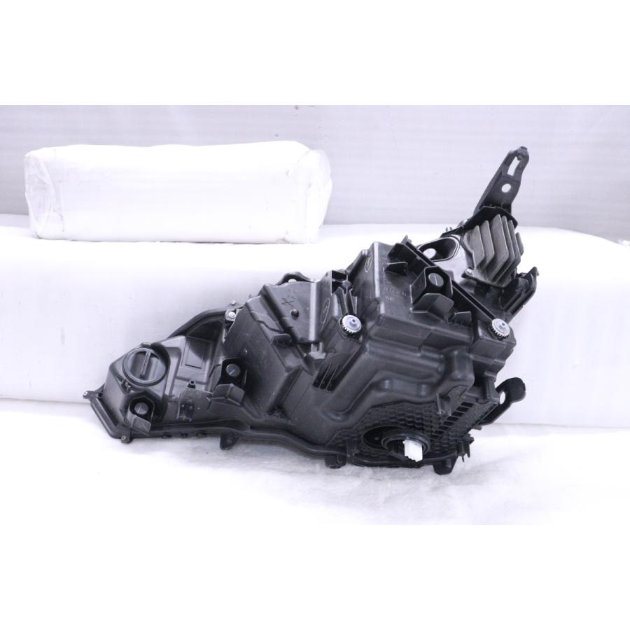 33-2640☆LED MZAA10 レクサスUX☆右ヘッドライト KOITO 76-49 打刻:ナ