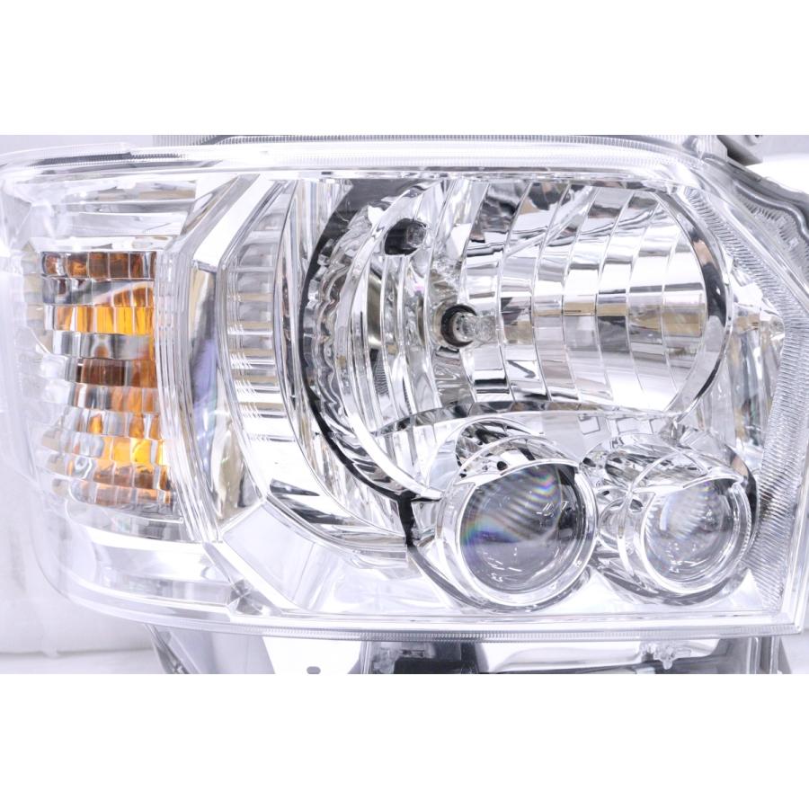 34-2482☆美品 4型〜 LED 200系 ハイエース☆右ヘッドライト