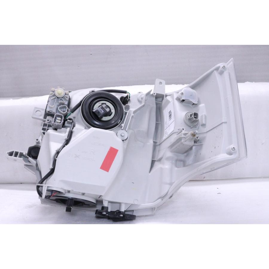 34-2482☆美品 4型〜 LED 200系 ハイエース☆右ヘッドライト