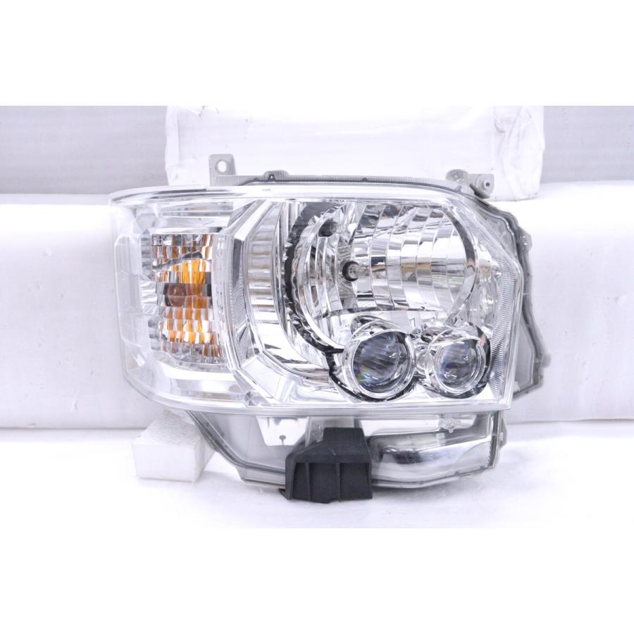 ハイエースLED右ヘッドライト 32-736☆4型~ LED 200 ハイエース☆右ヘッドライト KOITO 26-137 打刻