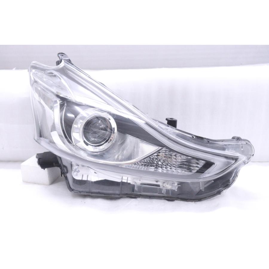 34-607☆後期 LED ZVW40W プリウスα☆右ヘッドライト KOITO 47-65 打刻
