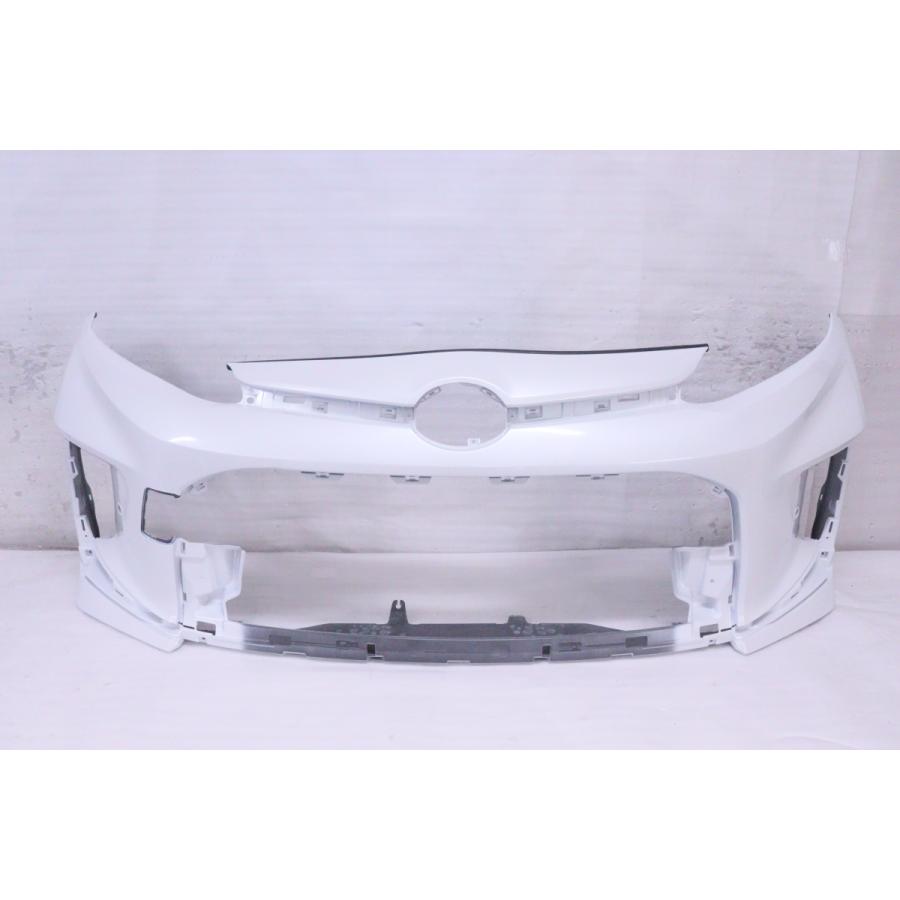 TOYOTA GR アクア（MXPK系）純正フロントバンパー アーバンカーキ TOYOTA GR アクア（MXPK系）純正フロントバンパー アーバンカーキ