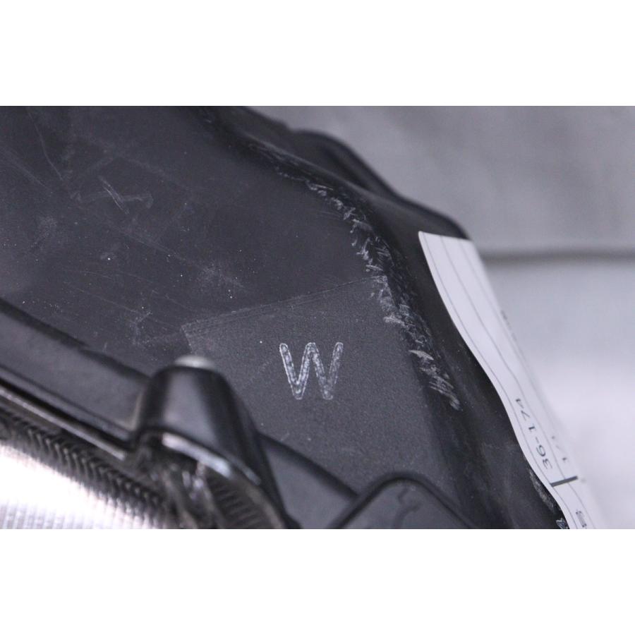 36-174☆前期 LED NHP10 アクア☆右ヘッドライト KOITO 52-247 打刻:W