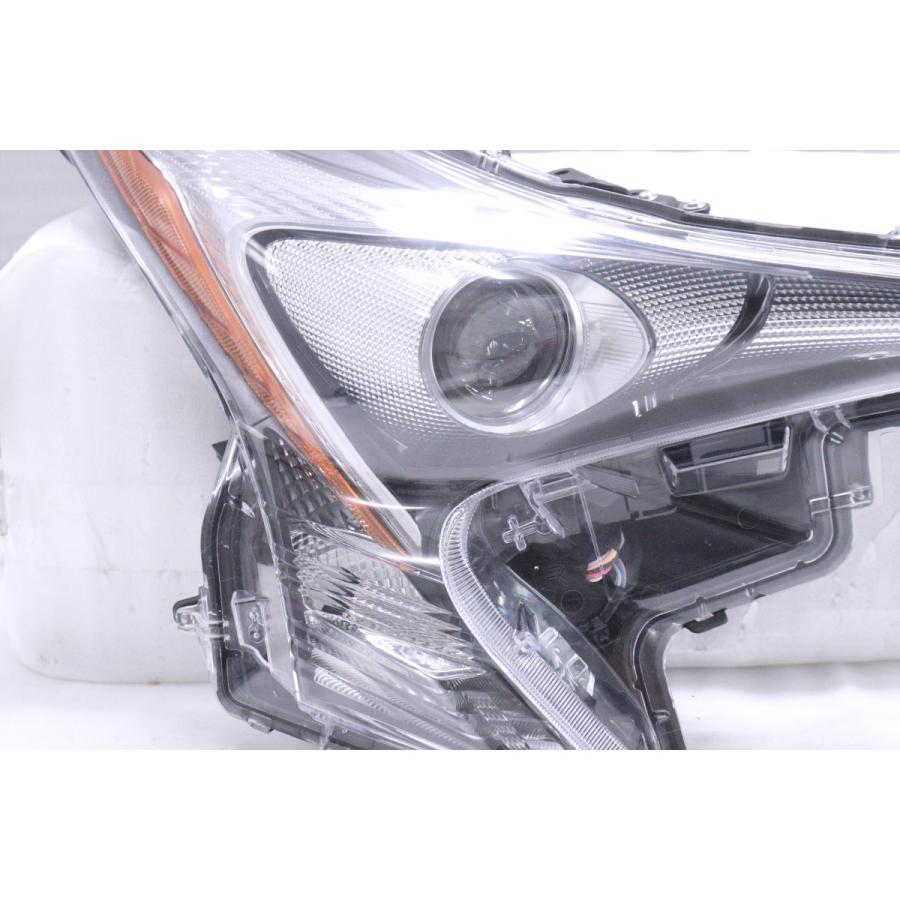 36-269☆前期 LED ZVW50 プリウス☆右ヘッドライト KOITO 47-75