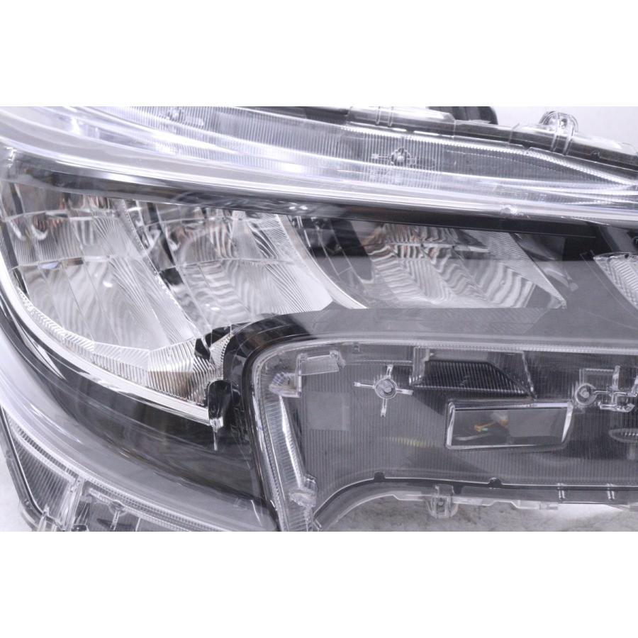 カローラツーリング右ヘッドライトユニット トヨタカローラツーリングLEDヘッドライトユニット（右側）