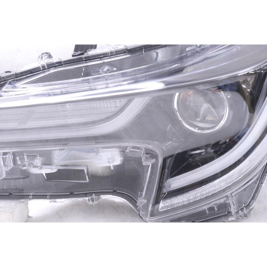 37-30☆【値下】LED NRE210 カローラ ツーリング W×B☆左ヘッドライト