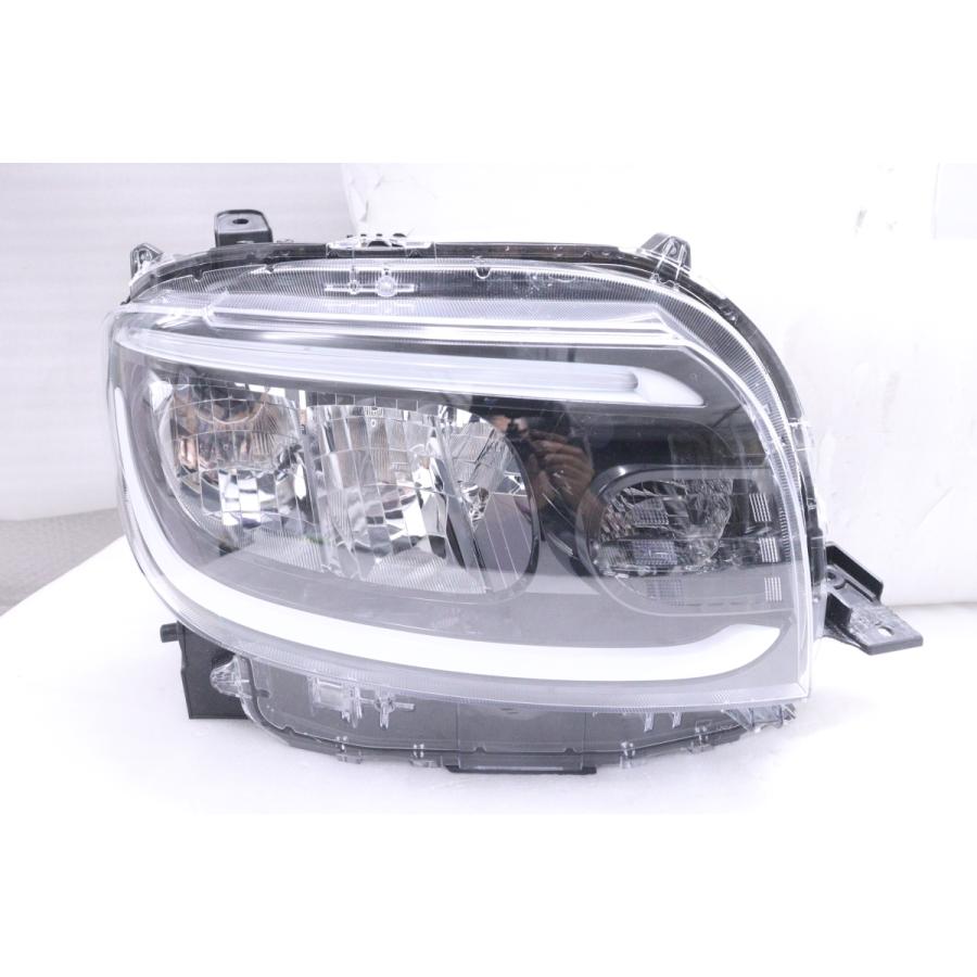 ダイハツタントカスタムRS-LA 650 右ヘッドライト(LED)