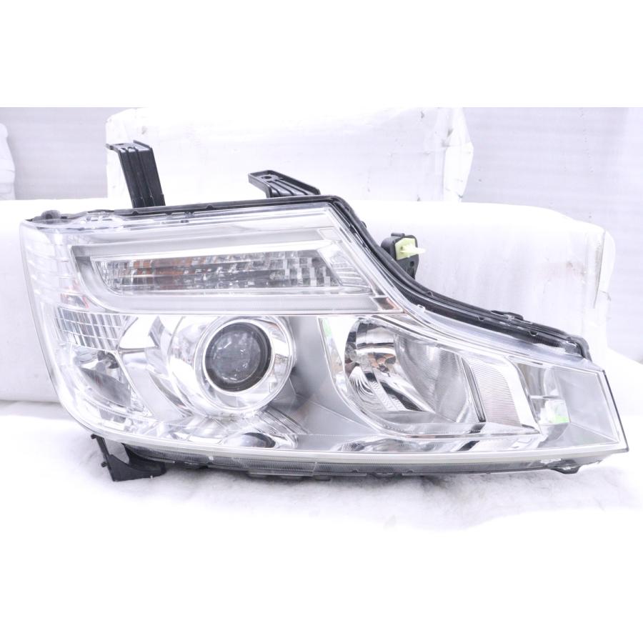 ステップワゴンスパーダRK5 純正右ヘッドライト