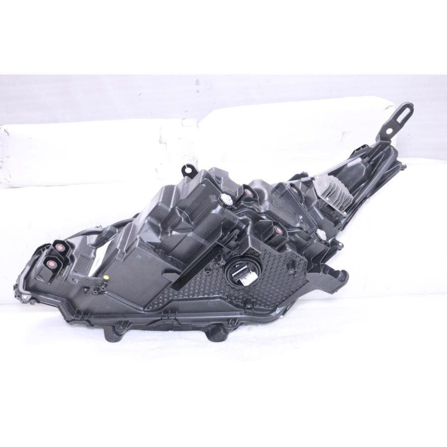 TOYOTA　ハリアー　ヘッドライト 38-2106☆LED MXUA80 ハリアー☆右ヘッドライト KOITO 48-233 打刻:7H