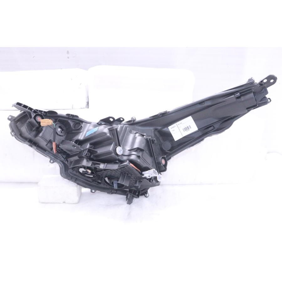 38-408☆極上品☆後期 LED ZVW51 プリウス☆右ヘッドライト KOITO 47
