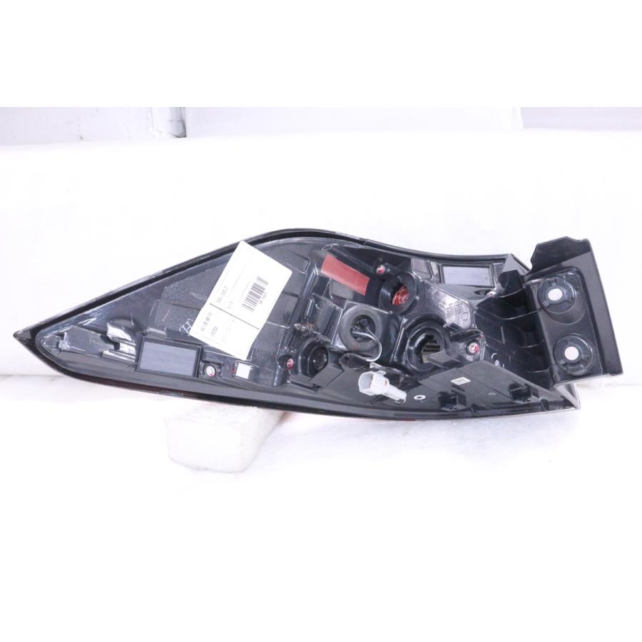 38-567☆美品☆LED ZSG10 カローラクロス☆右テールライト HASCO 16