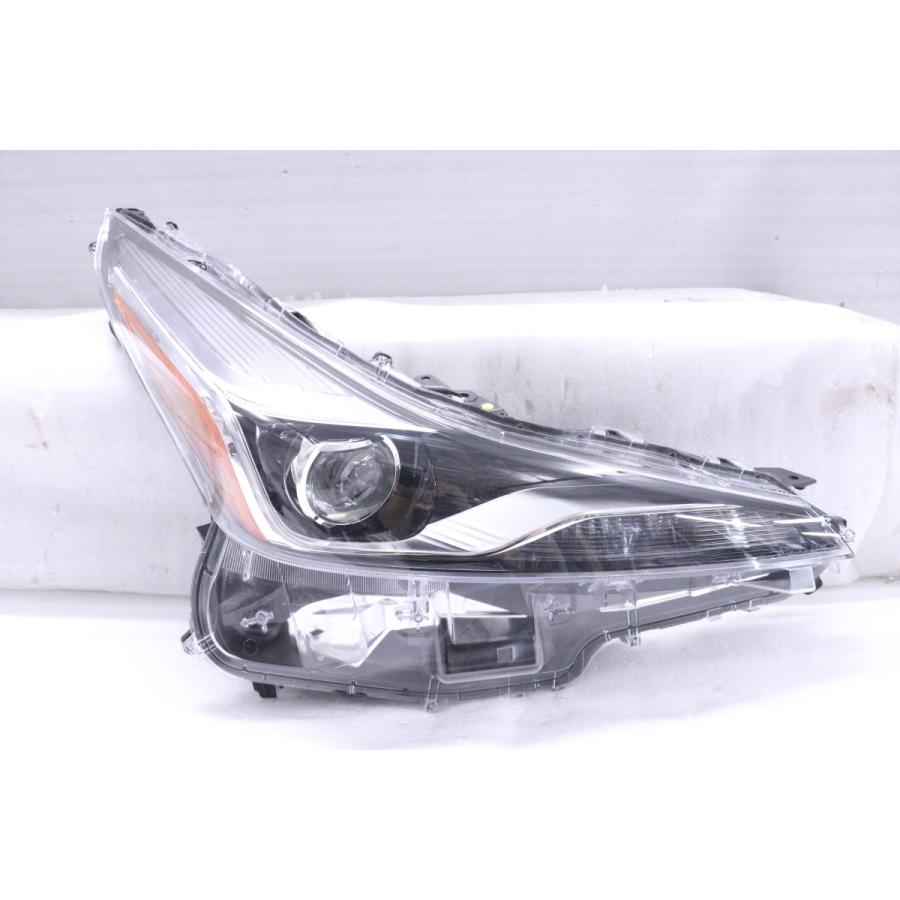 38-777☆美品☆後期 LED ZVW51 プリウス☆右ヘッドライト KOITO 47-104