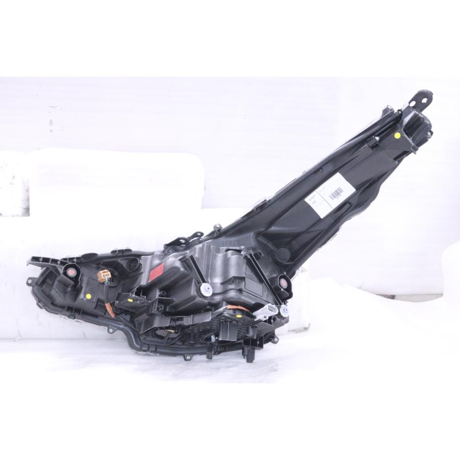 38-793☆美品☆後期 LED ZVW51 プリウス☆右ヘッドライト KOITO 47-104