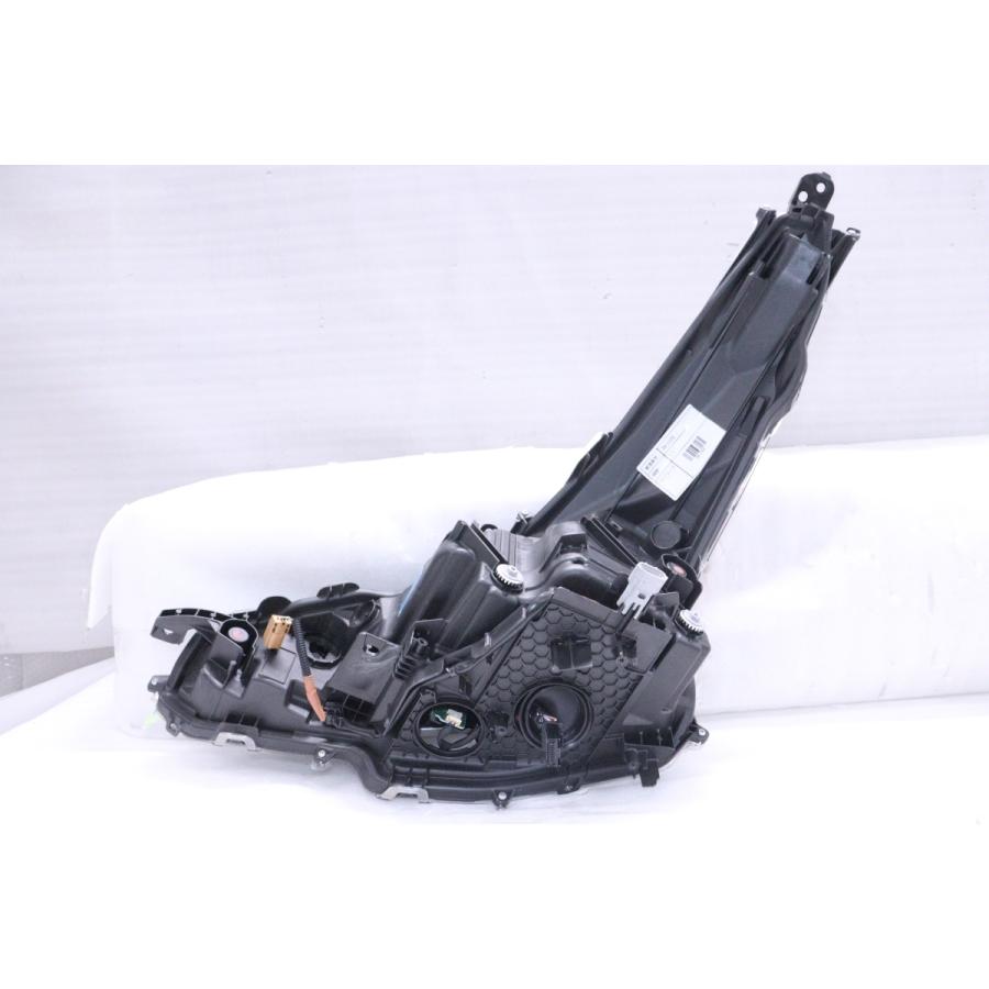 39-1102☆美品☆後期 LED ZVW51 プリウス☆右ヘッドライト KOITO