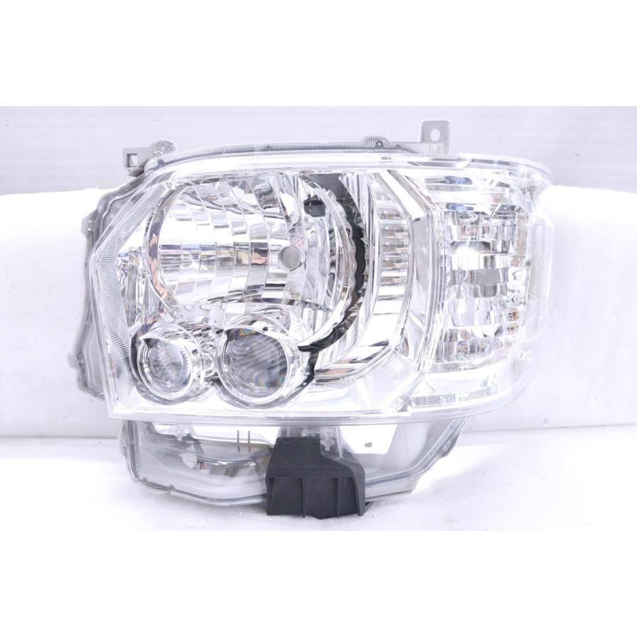 200系ハイエース　LEDヘッドライト　左 39-1359☆美品☆4型~ LED 200系 ハイエース☆左ヘッドライト ミドル