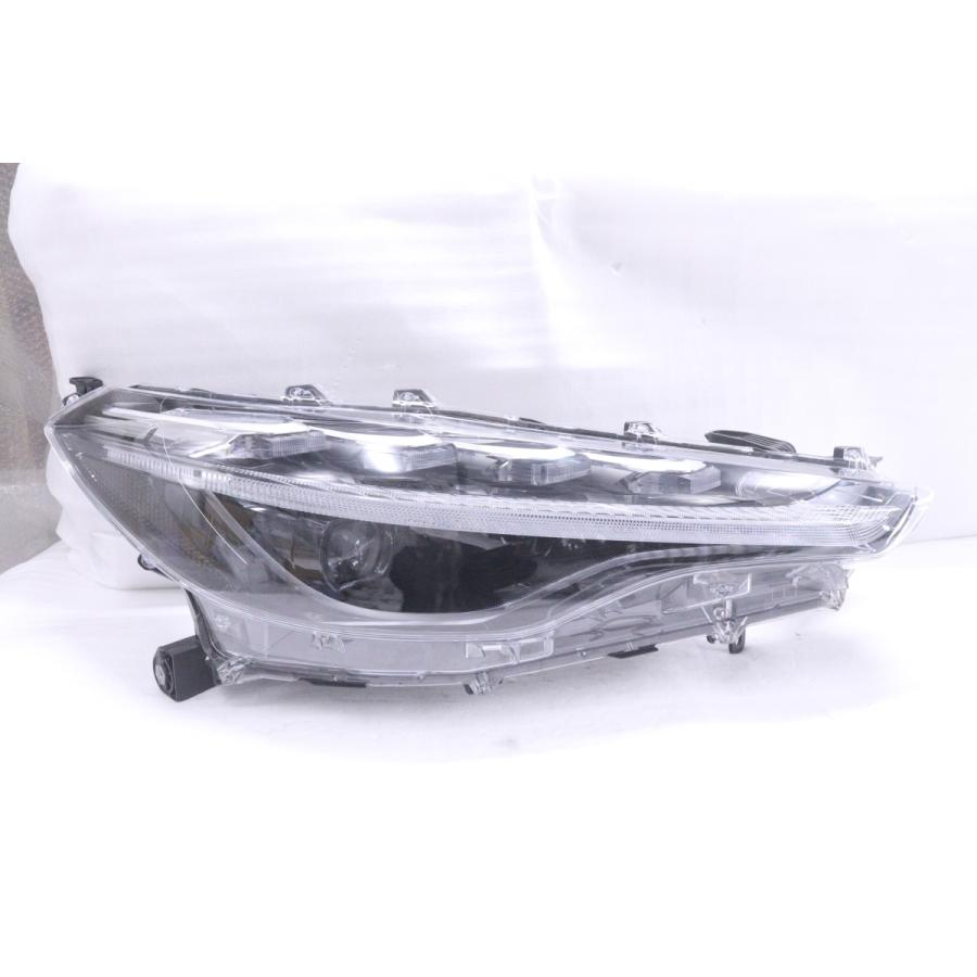 要補修トヨタ カローラクロス】右ヘッドランプ 右ヘッドライト