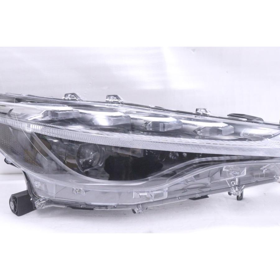 3X-1741☆【値下】美品☆LED ZVG11 カローラクロス☆右ヘッドライト 