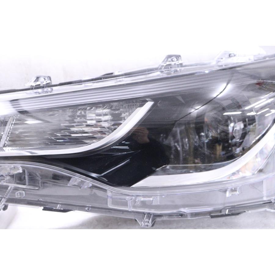 3Y-1587☆美品☆LED ZSG10 カローラクロス☆左ヘッドライト