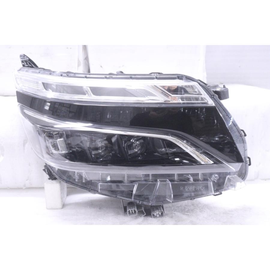3Y-1788☆美品☆後期 LED ZRR80W ヴォクシー 右ヘッドライト 煌II/煌 