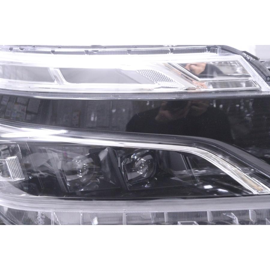 3Y-1788☆美品☆後期 LED ZRR80W ヴォクシー 右ヘッドライト 煌II/煌 