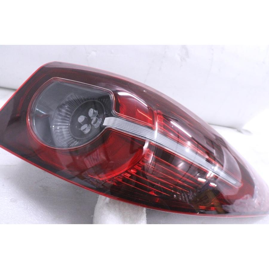 3Y-247☆美品☆LED BP5P MAZDA3☆右テールライト セダン KOITO 220 