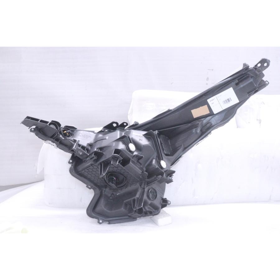 3Y-347☆前期 LED ZVW50 プリウス☆右ヘッドライト KOITO 47-75