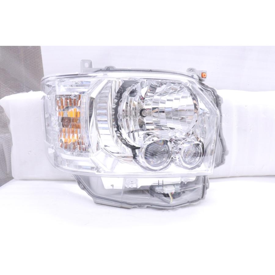 ハイエース　右ヘッドライト 40-1254☆美品 4型~ LED 200 ハイエース☆右ヘッドライト