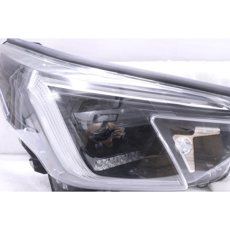 40-1580☆美品☆後期 LED SKE フォレスターHV☆右ヘッドライト X