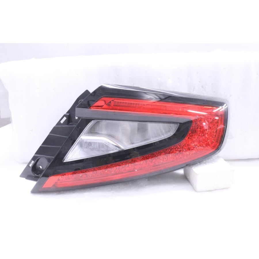 40-1811☆美品☆LED VBH WRX-S4☆右テールライト ICHIKOH D256 打刻:5B