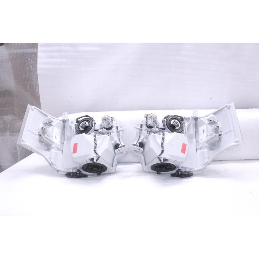 40-1877☆美品☆LED 4型~ 200 ハイエース☆左右ヘッドライト 26-137 84