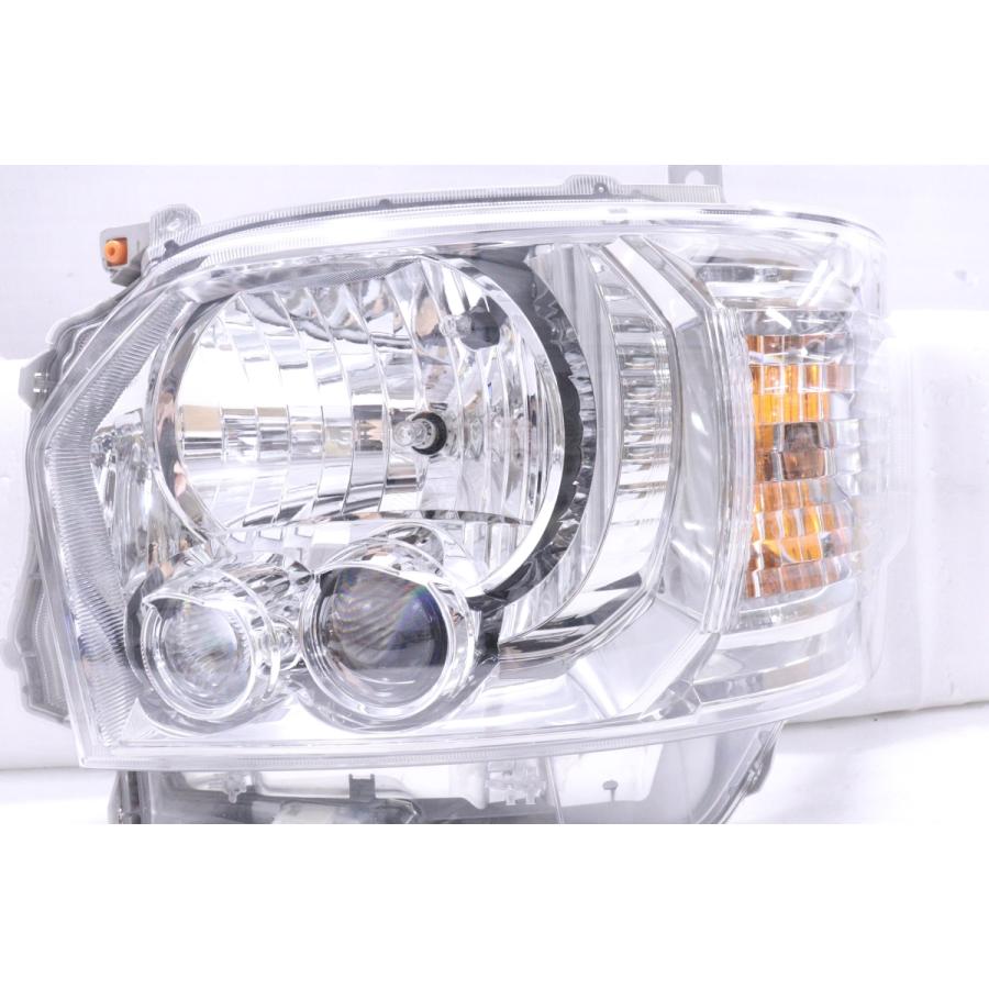 40-1883☆美品☆4型〜 LED 200 ハイエース☆左右ヘッドライト KOITO 26