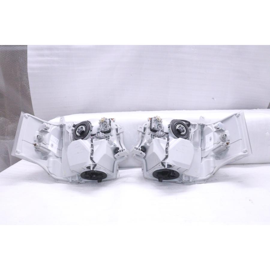 40-1884☆美品☆4型〜 LED 200 ハイエース☆左右ヘッドライト KOITO 26