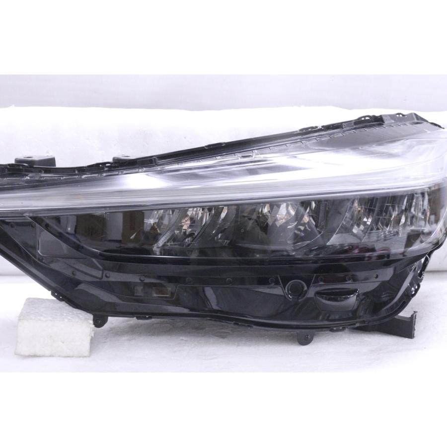 ホンダ VEZEL EHV の左のヘッドライトです 40-2275☆LED RV5 ヴェゼルeHEV☆左ヘッドライト STANLEY W5884