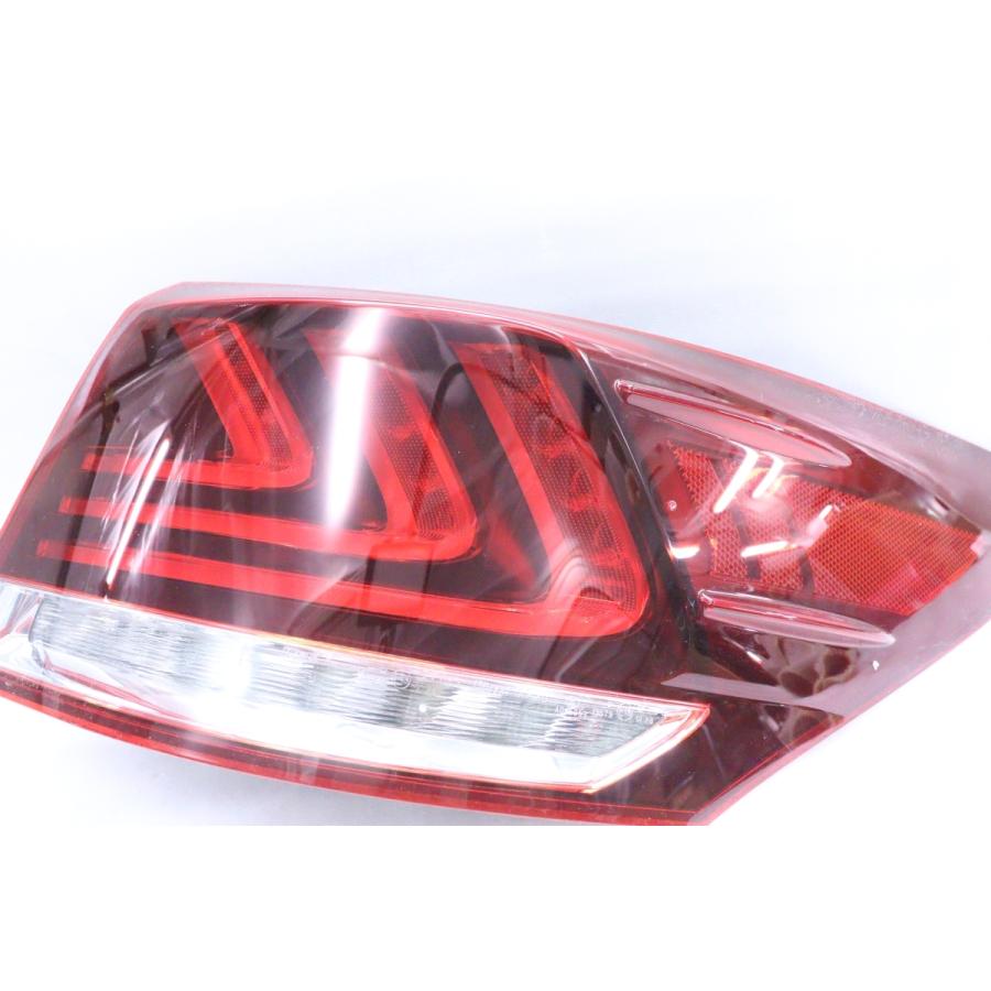 41-1372☆美品☆後期 LED USF40 レクサスLS☆右テールライト KOITO 50