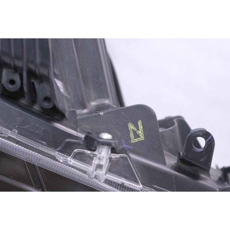 41-2003☆美品☆LED NRE210H カローラスポーツ☆右ヘッドライト KOITO
