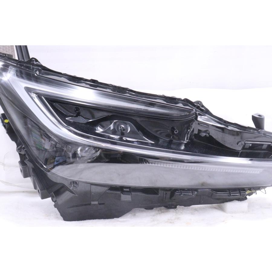 43-1844☆美品☆LED MXWH61 プリウスPHEV☆右ヘッドライト KOITO 47