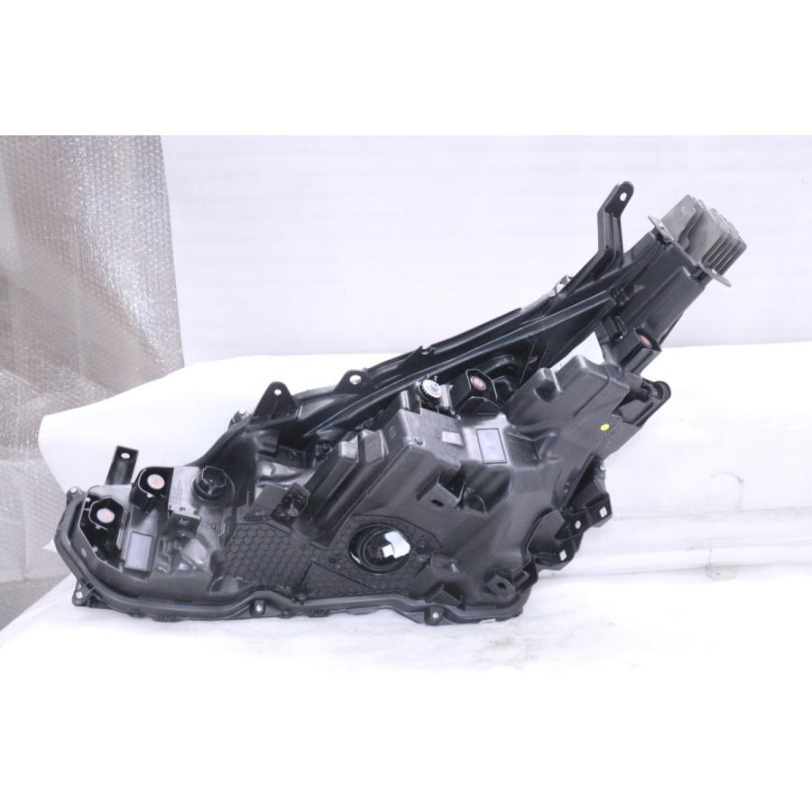 43-1844☆美品☆LED MXWH61 プリウスPHEV☆右ヘッドライト KOITO 47