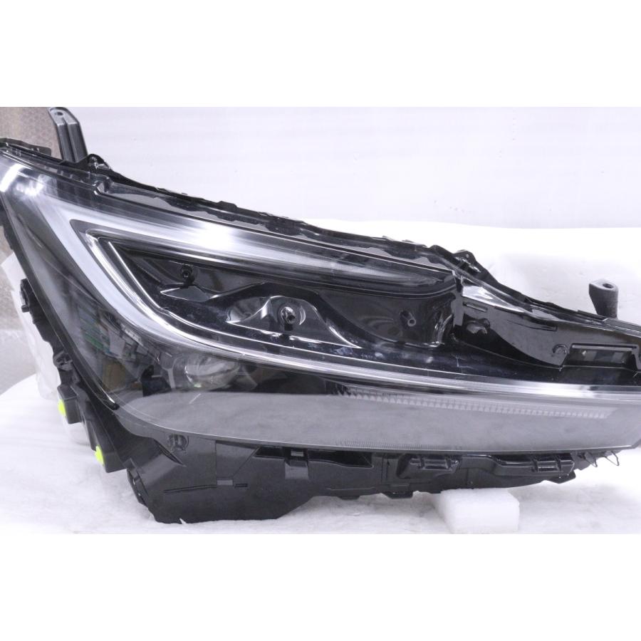 44-1173☆美品☆LED ZVW60 プリウス☆右ヘッドライト KOITO 47-123 打 