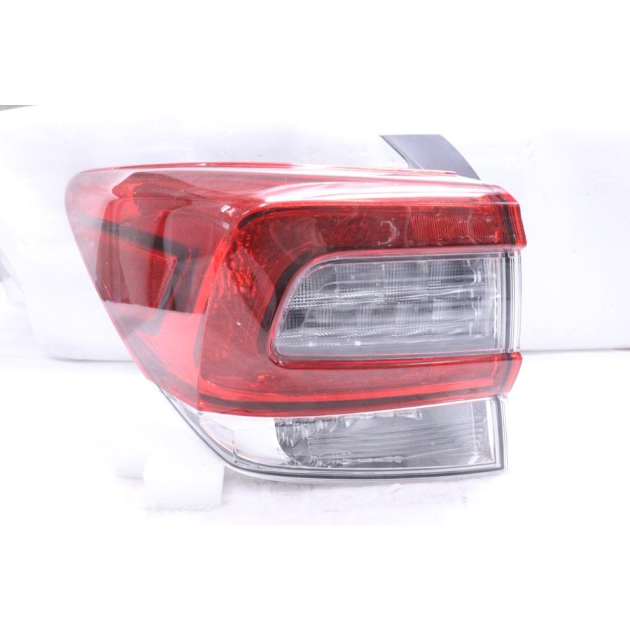 スバル インプレッサ GT2 テールランプ 右 MOBIS FBM924-22 スバル