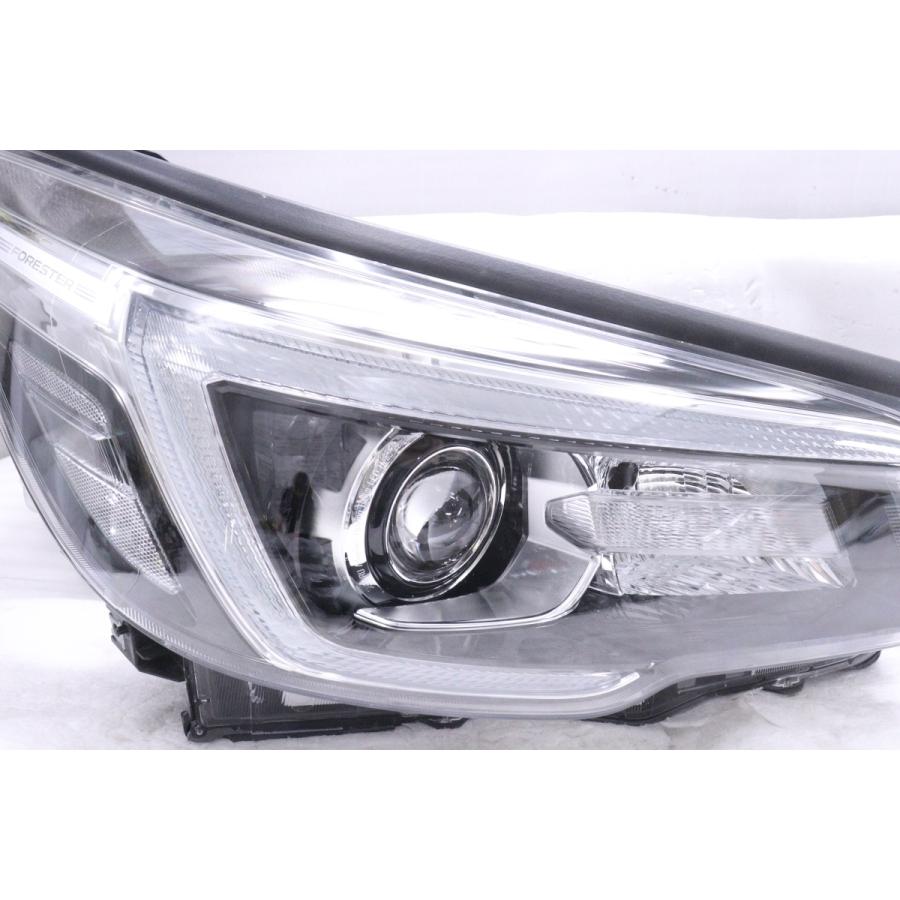 SKE フォレスター　右ヘッドライト 44-1613☆美品☆前期 A年改 B年改 LED SK9 フォレスター HV☆右ヘッド