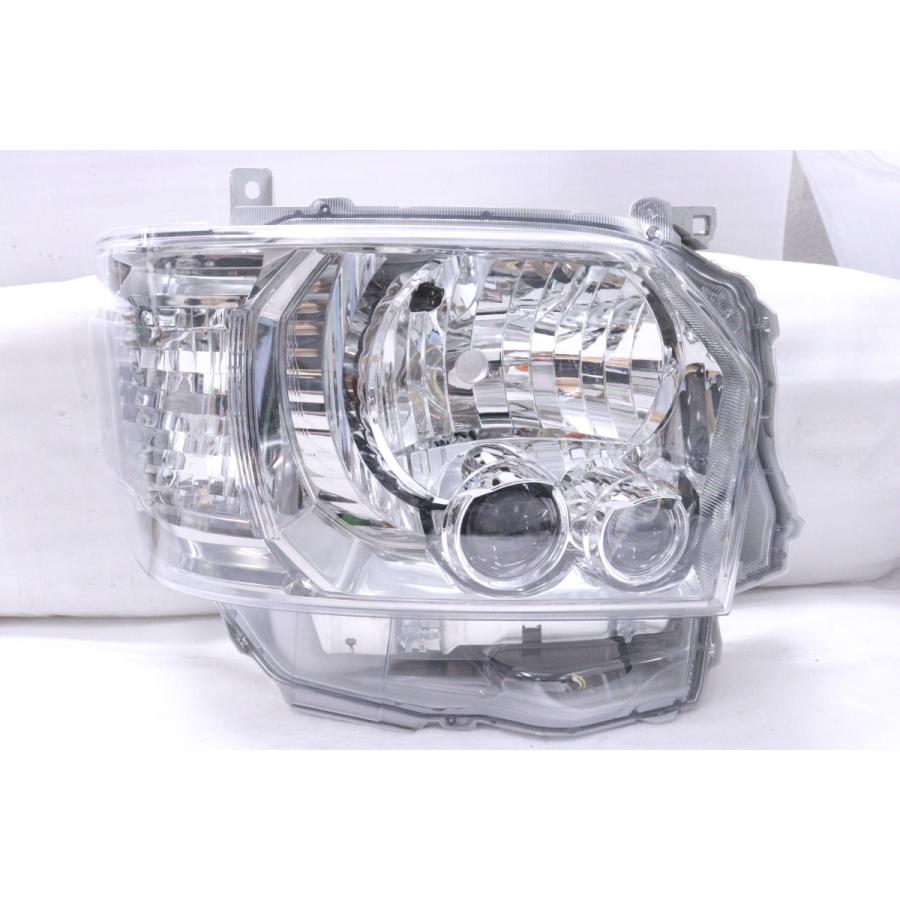 44-700☆4型~ LED 200系 ハイエース☆右ヘッドライト KOITO 26-137 打