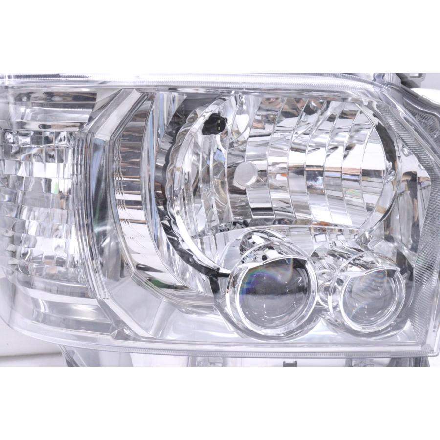 44-700☆4型~ LED 200系 ハイエース☆右ヘッドライト KOITO 26-137 打